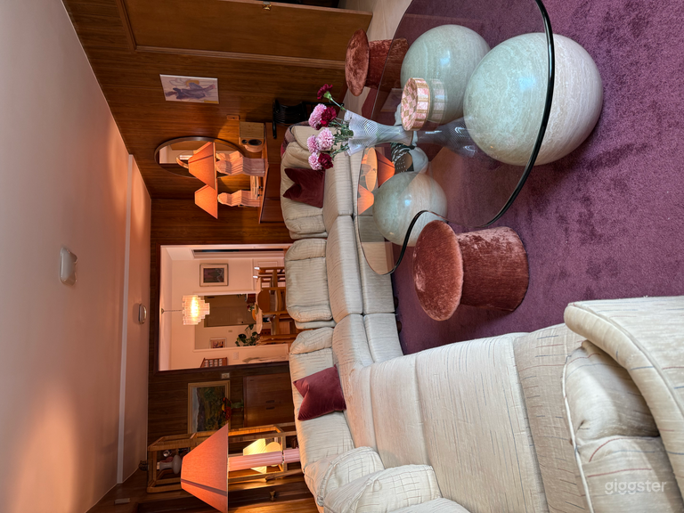  Bungalow rétro rose des années 70/80 avec panneaux en bois 
