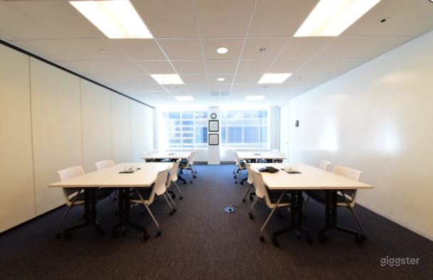 High-End Meeting Space with River Views in Chicago Photo 3