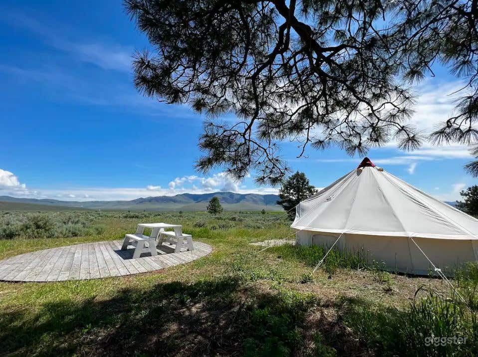 Roomy Red Tent with Access to Outdoor Kitchen Photo 2