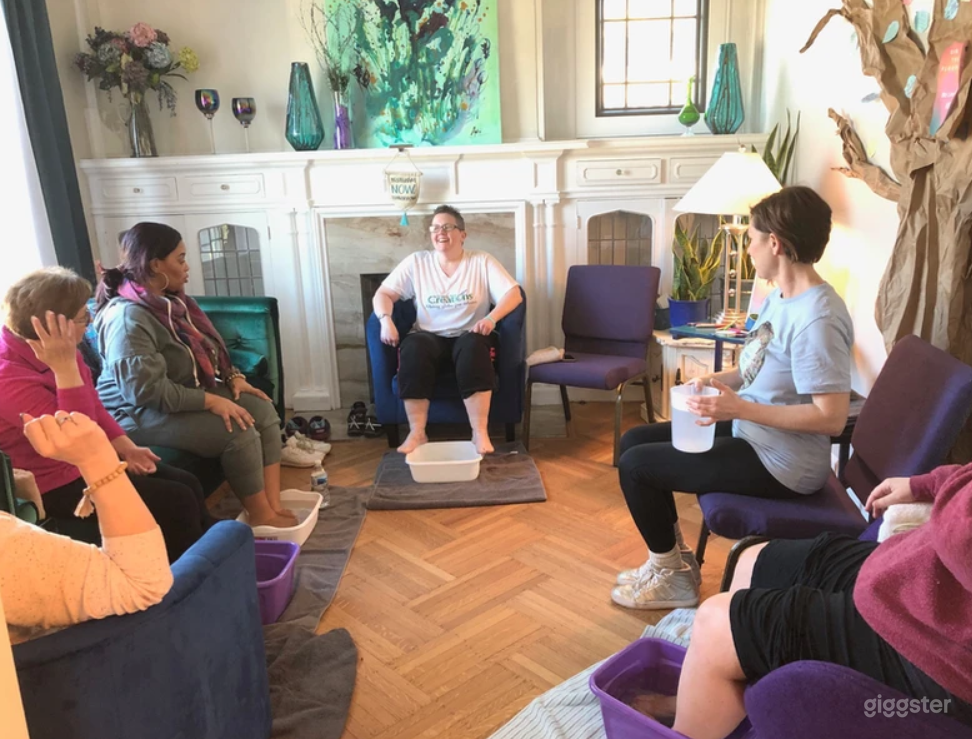 Circles Room Photo 4