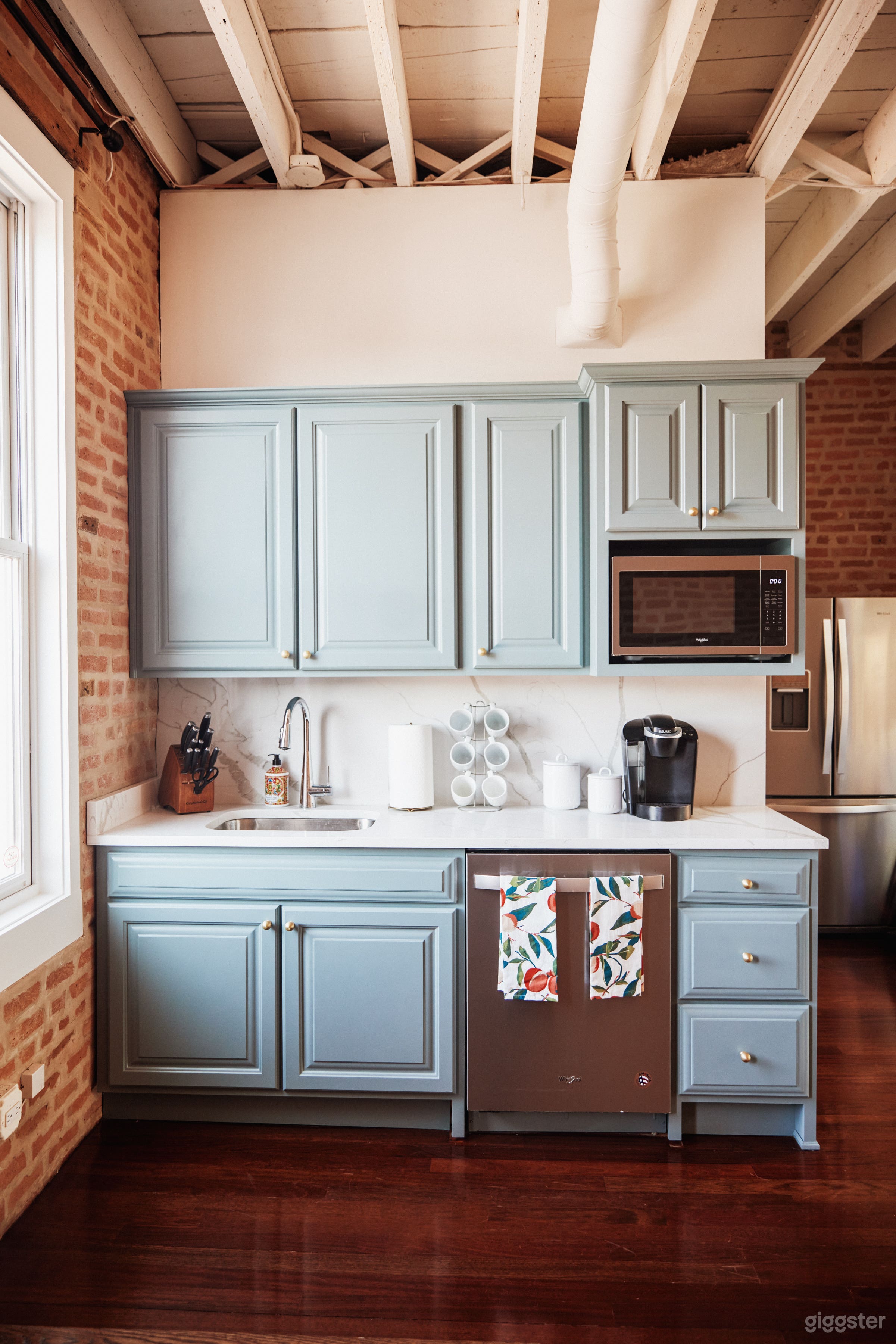 Bright Aesthetic Studio Photo 4