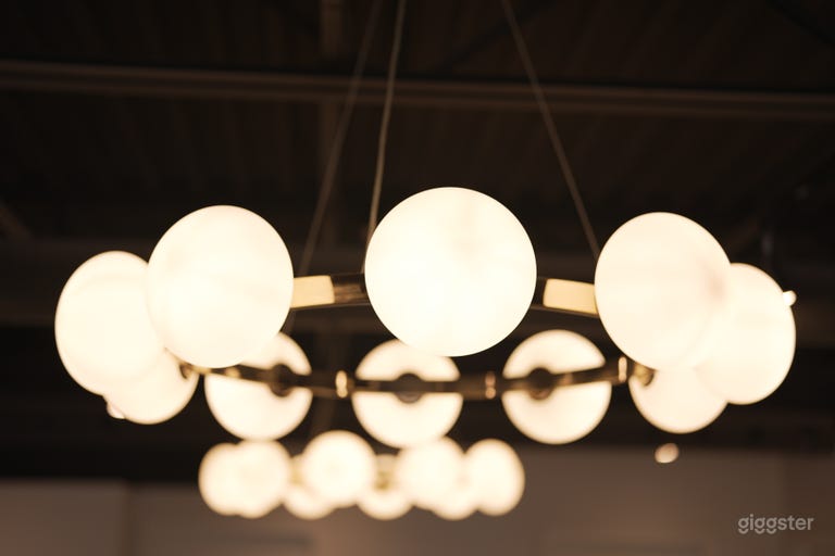  Urban Loft with Modern Elegance and Natural Light 