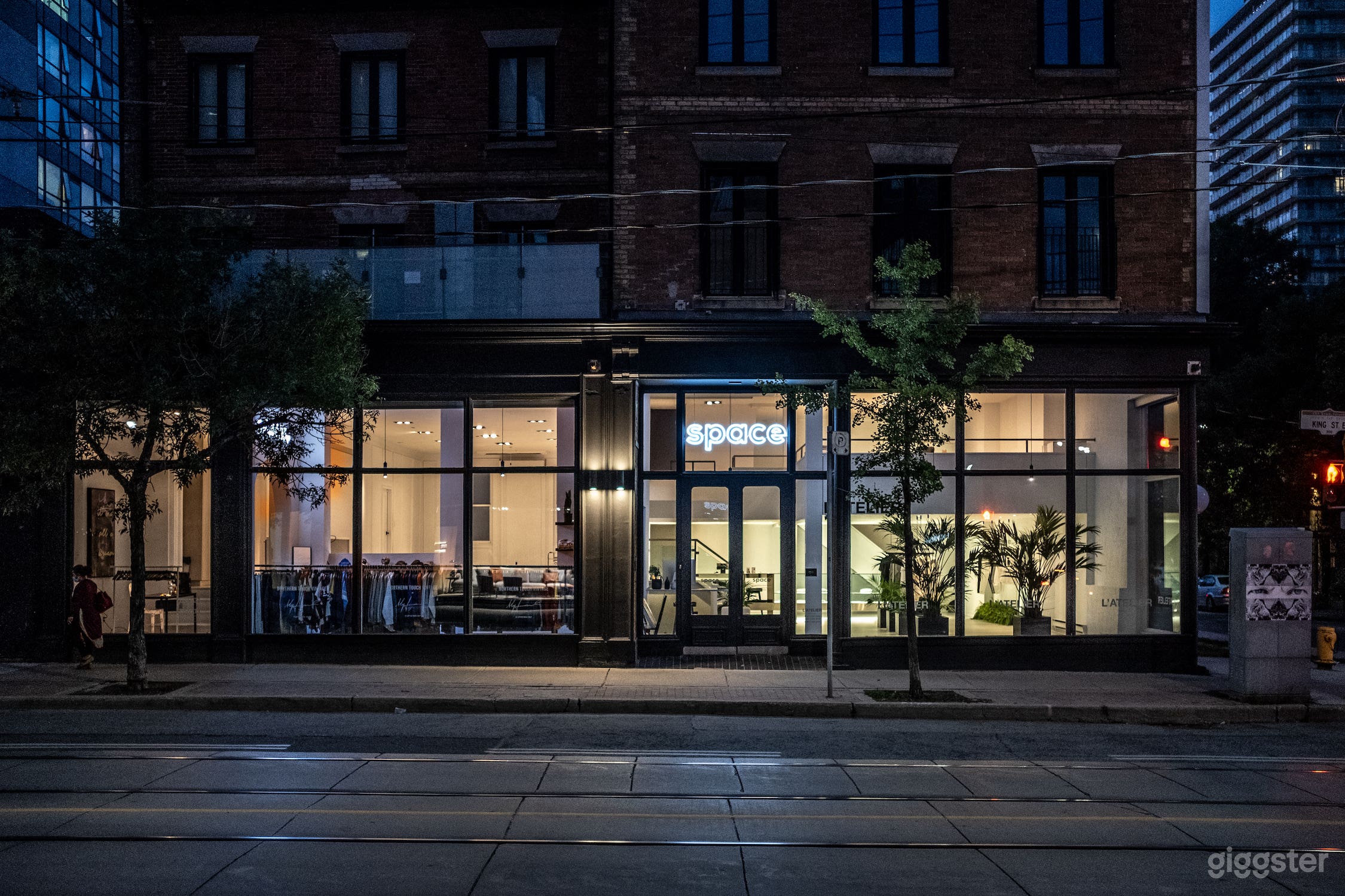 Main Entrance / Access from King Street E