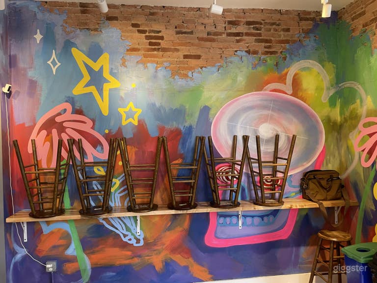  Charming Urban Pizza Parlor 