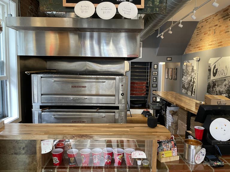  Open kitchen pumping out classic, massive &#x27;by the slice&#x27; pizzas  