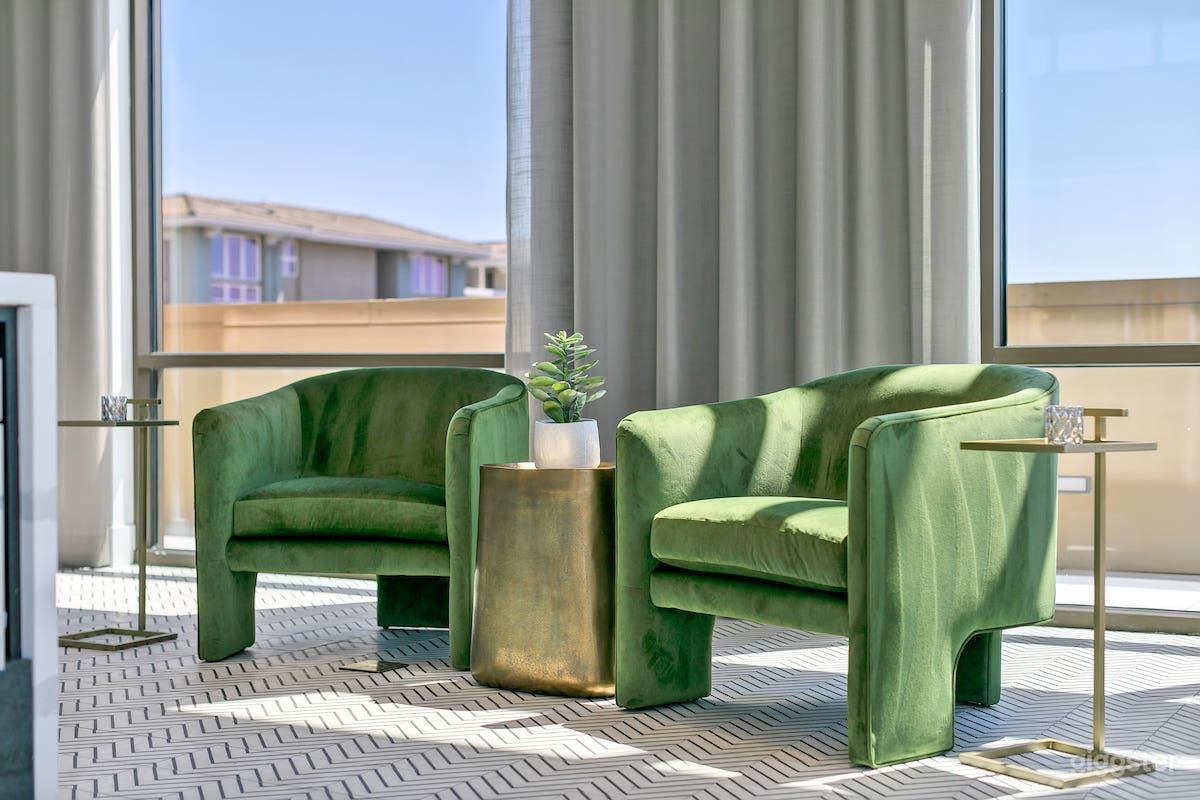 Chic Sky Lounge &amp; Deck in Dublin Photo 3