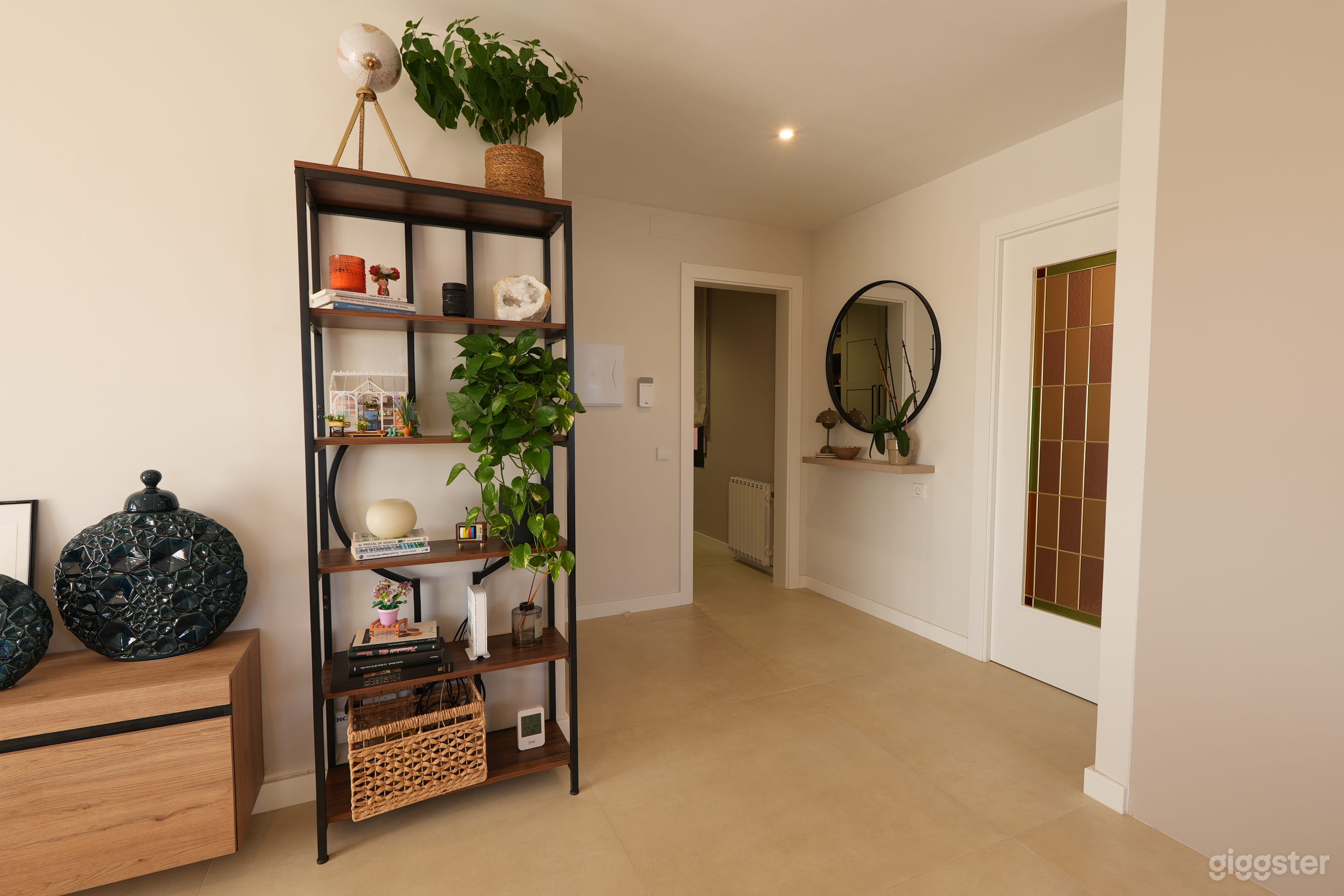 Modern two-story house for filming and photography Foto 4