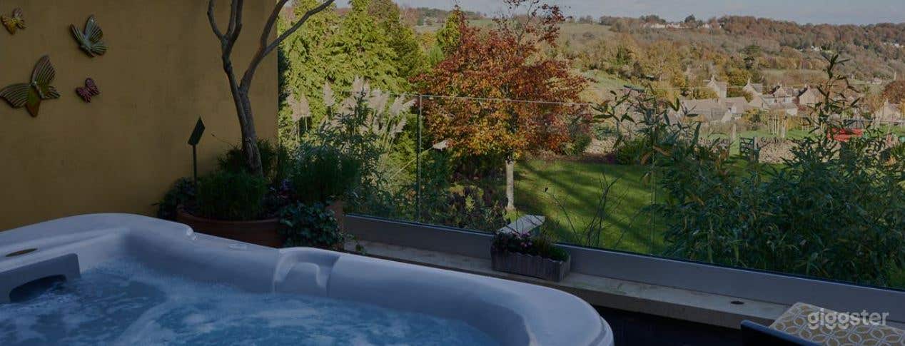Mews Hot Tub Room with Eye Popping View Photo 4