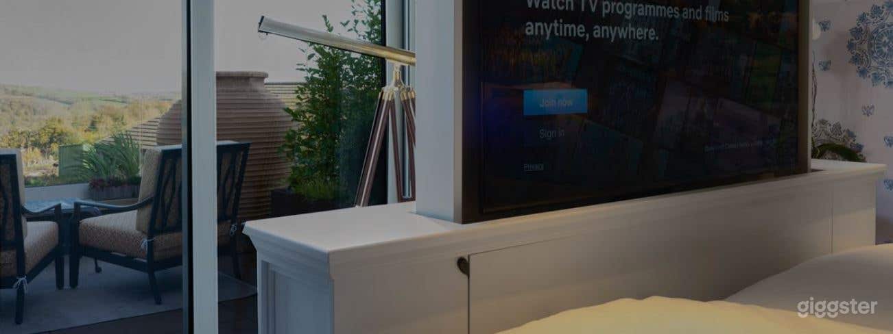 Mews Hot Tub Room with Eye Popping View Photo 3