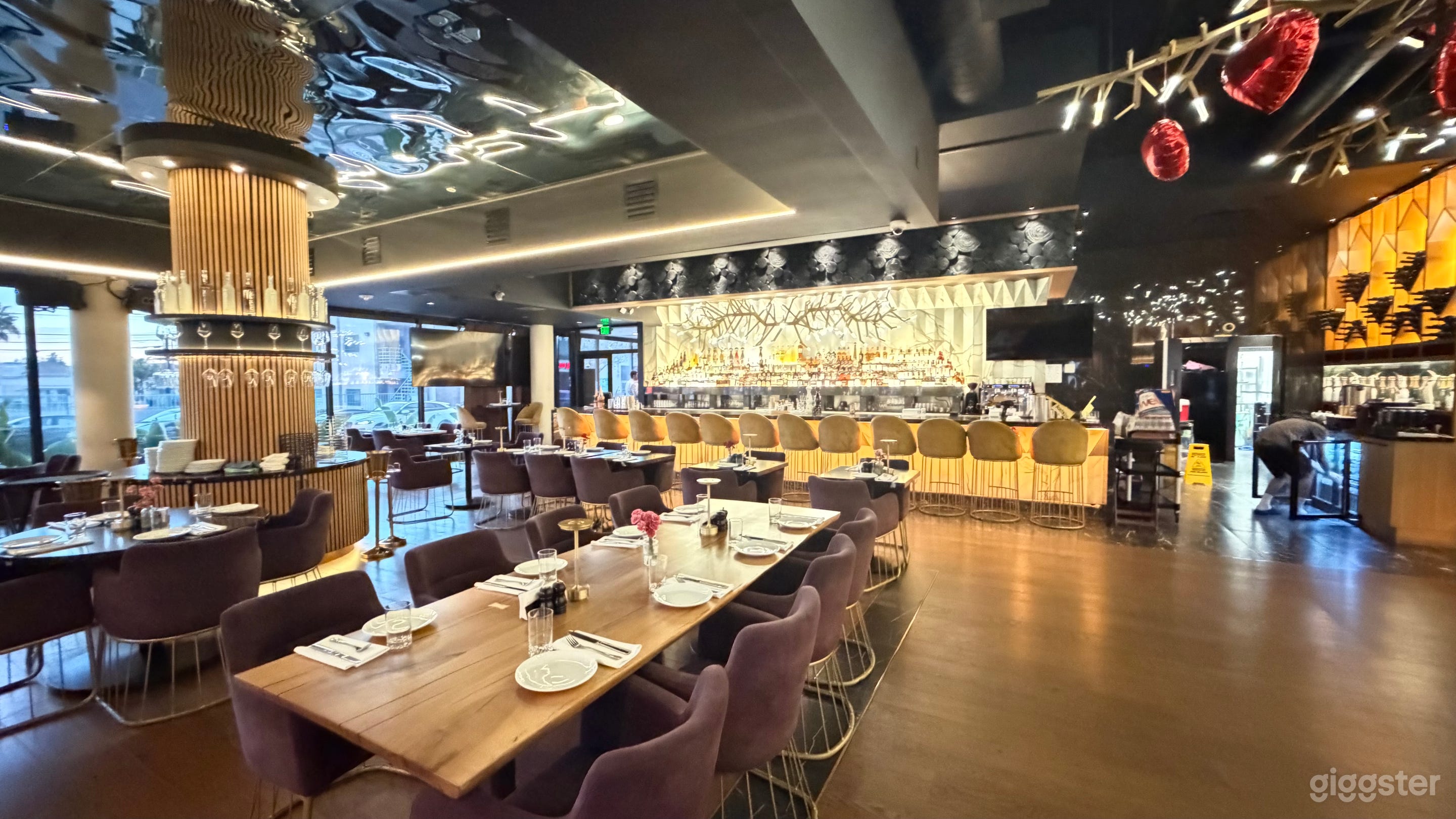 Luxury Dining Space in LA Photo 3