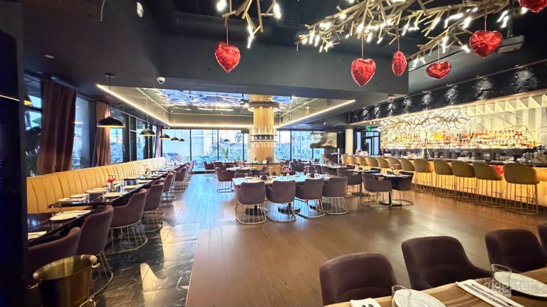  Luxury Dining Space in LA 