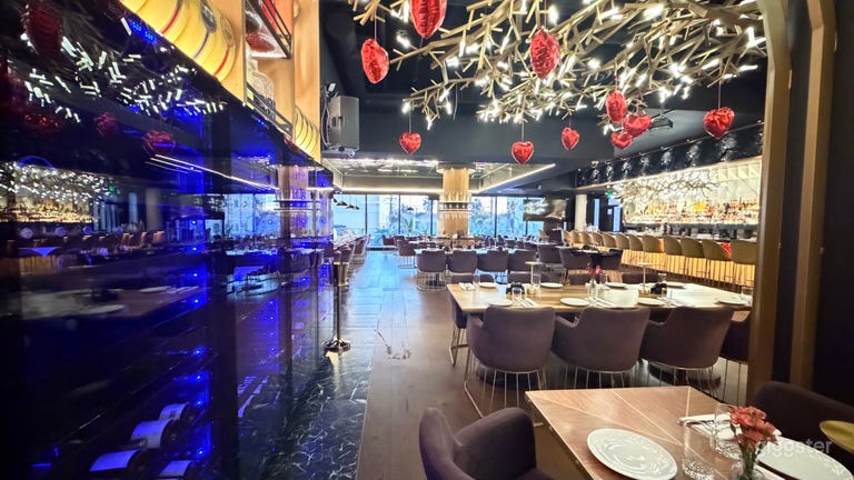  Luxury Dining Space in LA 