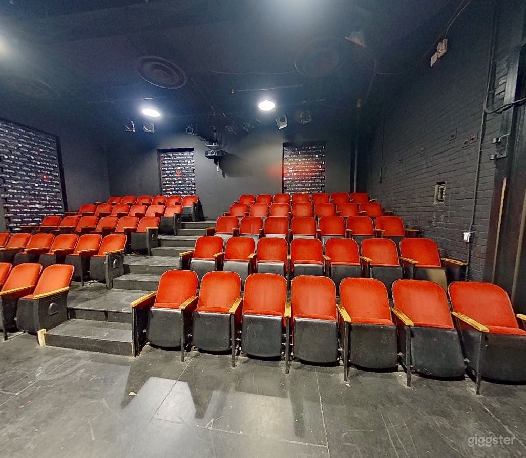 A stunning Black-Box Theatre (with auxiliar rooms) Photo 3