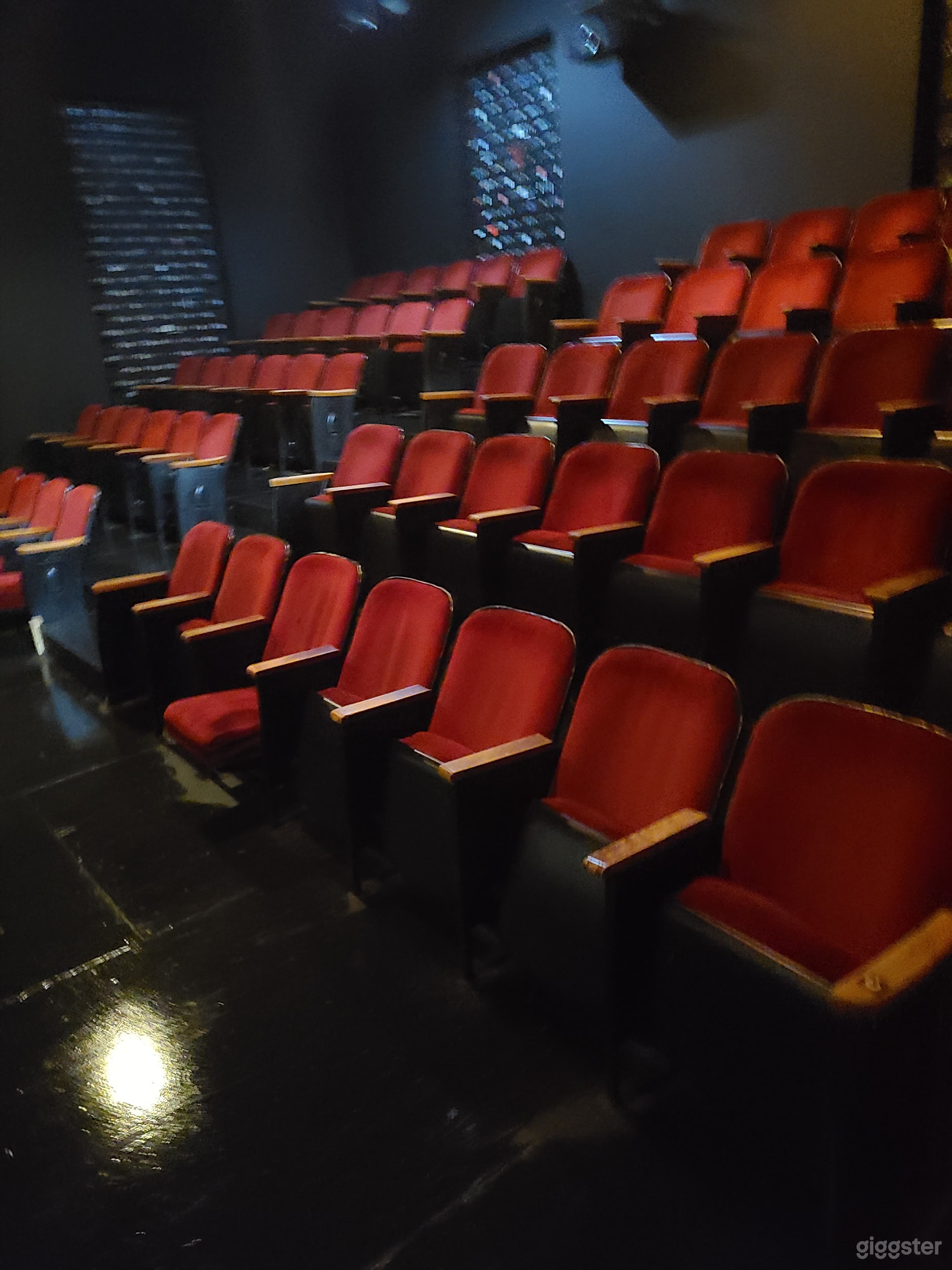 A stunning Black-Box Theatre (with auxiliar rooms) Photo 1