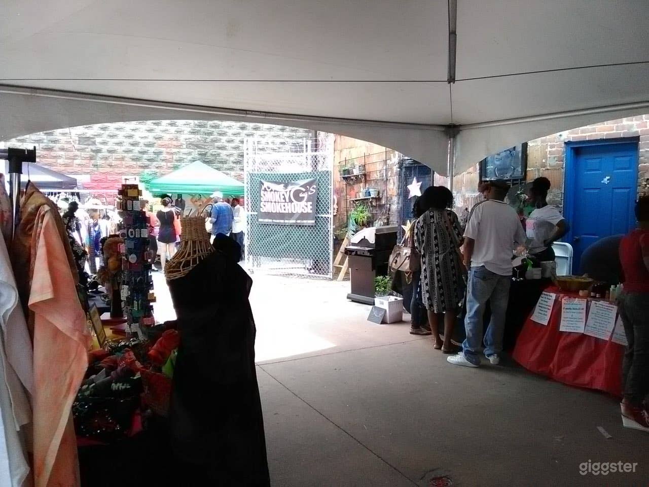 Artistic Courtyard  Photo 4