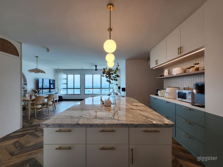  5 Room spacious High Floor Home 