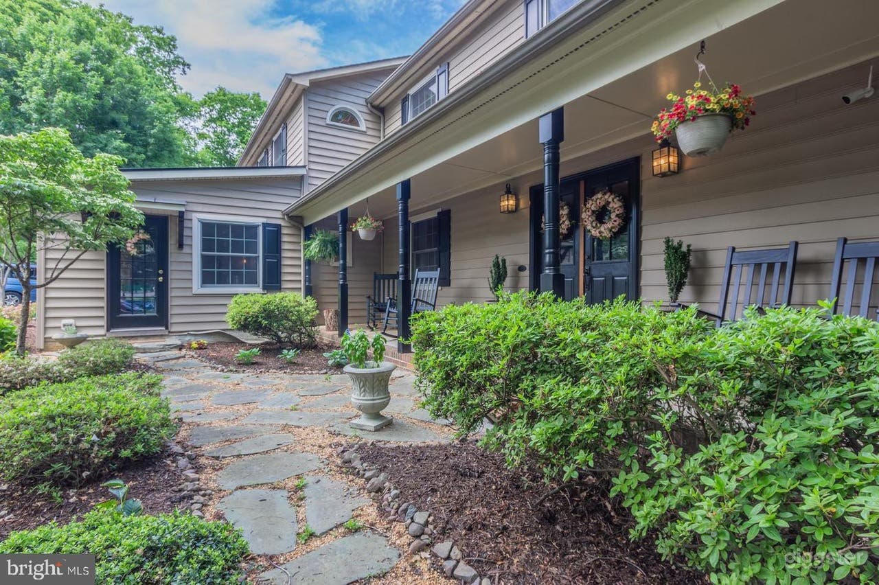 Exquisitely Updated Colonial Home on an Acre! Photo 1