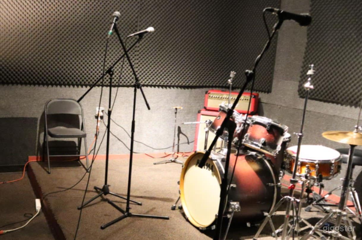 Small but Reliable Studio in LA Photo 4