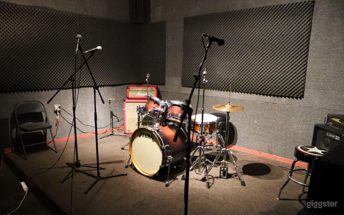 Small but Reliable Studio in LA Photo 2