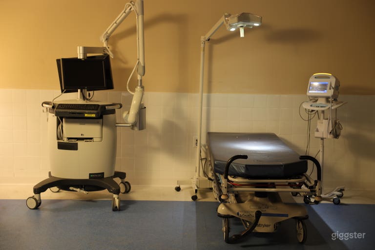  Hospital Room in Big Studio 