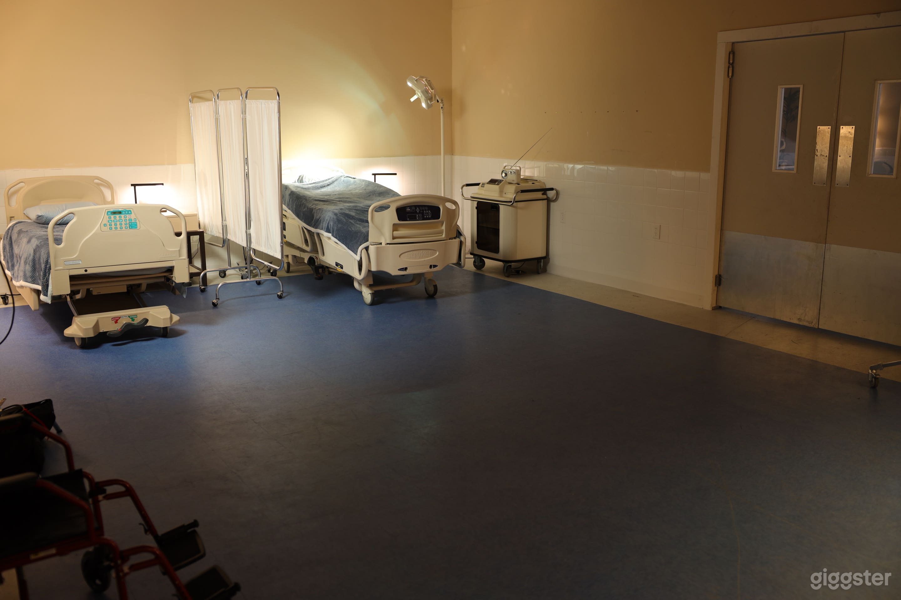 Hospital Room in Big Studio Photo 2