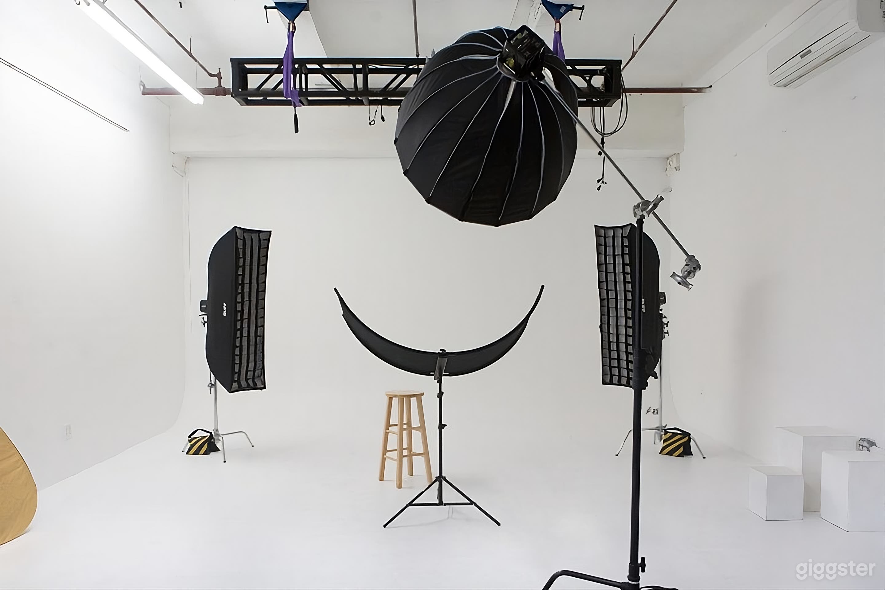 Commercial Photo Studio Photo 1