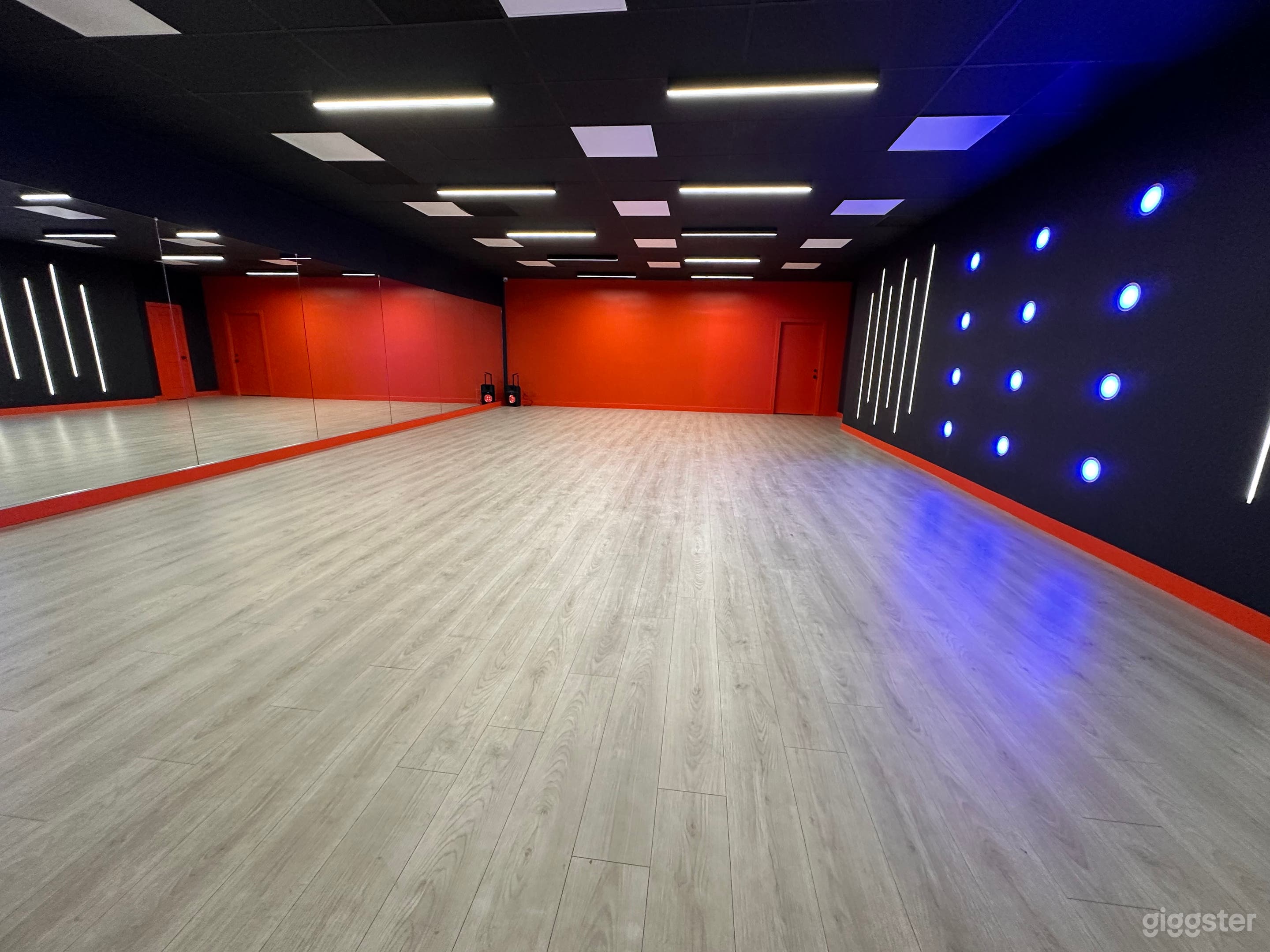 Stunning and Spacious Dance Center with Wooden Flooring Photo 4