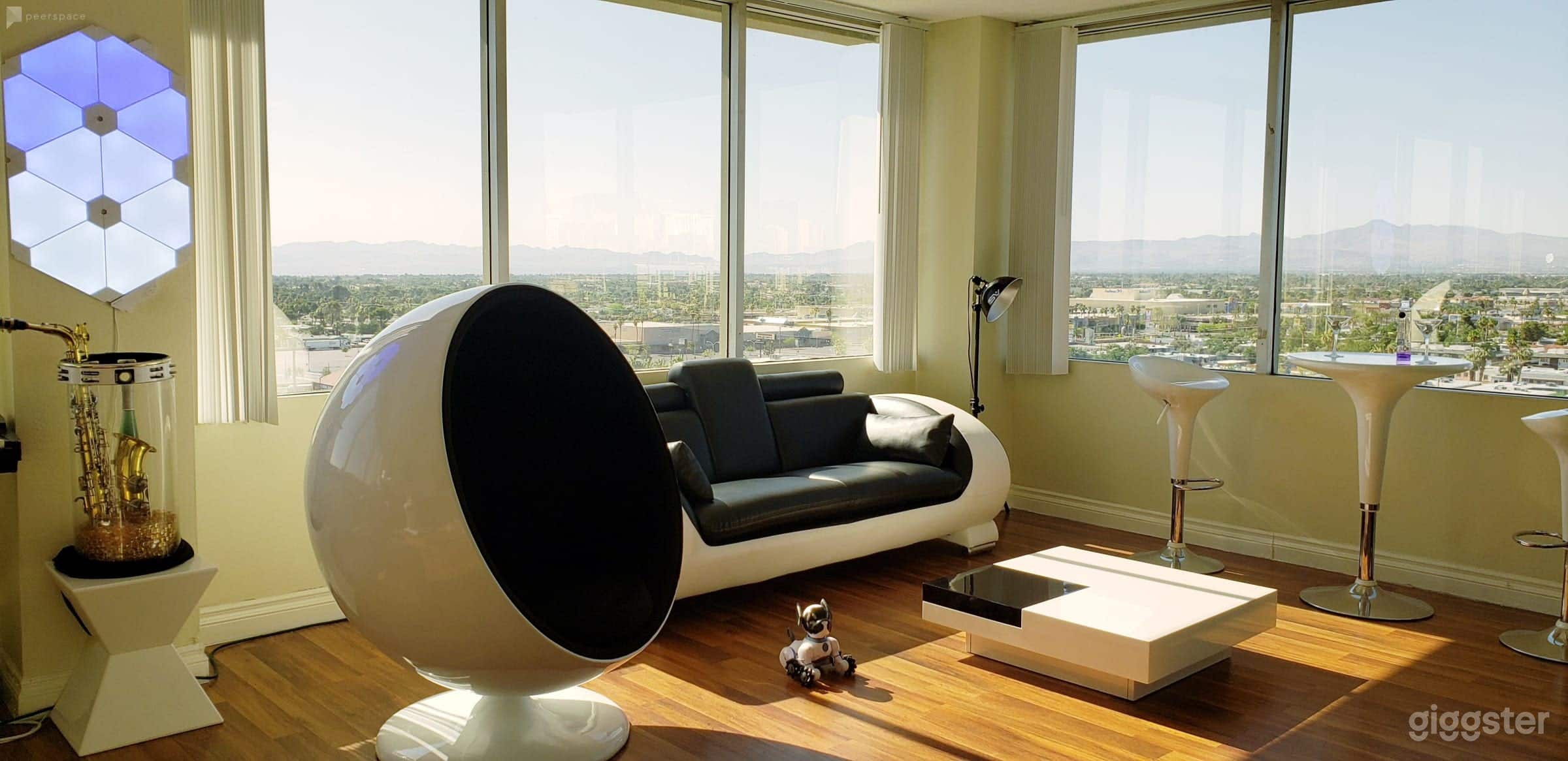 Contemporary Modern High Rise 1960s style Photo 1