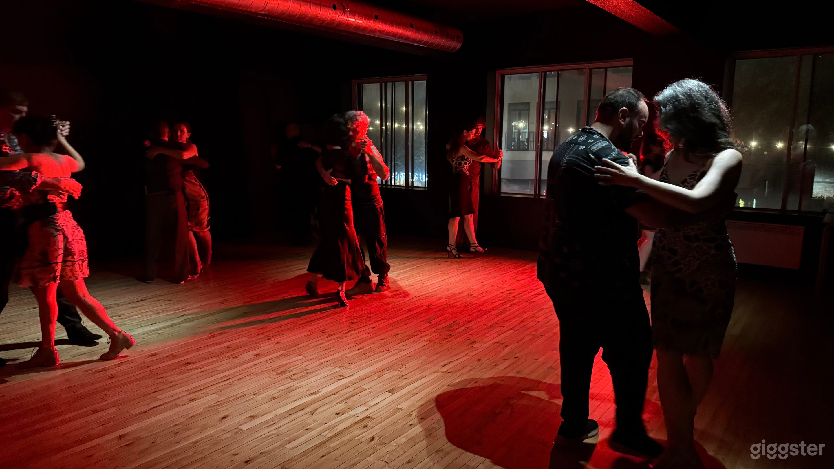 Dance Studio 650sqft with Modern Ambiance Photo 1