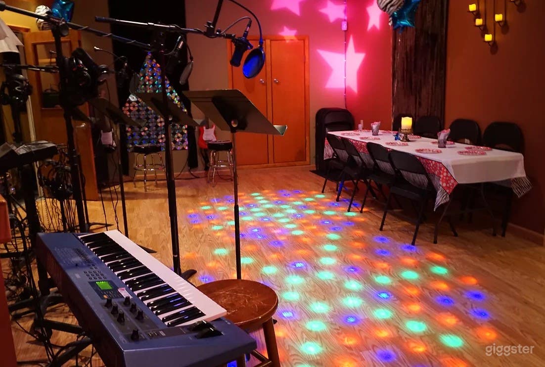 Super Hip and Modern Recording Studio in Oakland Park, FL Photo 3