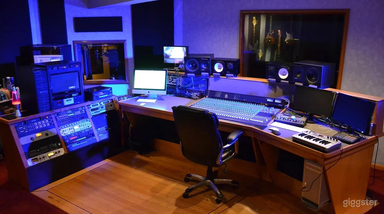 Super Hip and Modern Recording Studio in Oakland Park, FL Photo 1