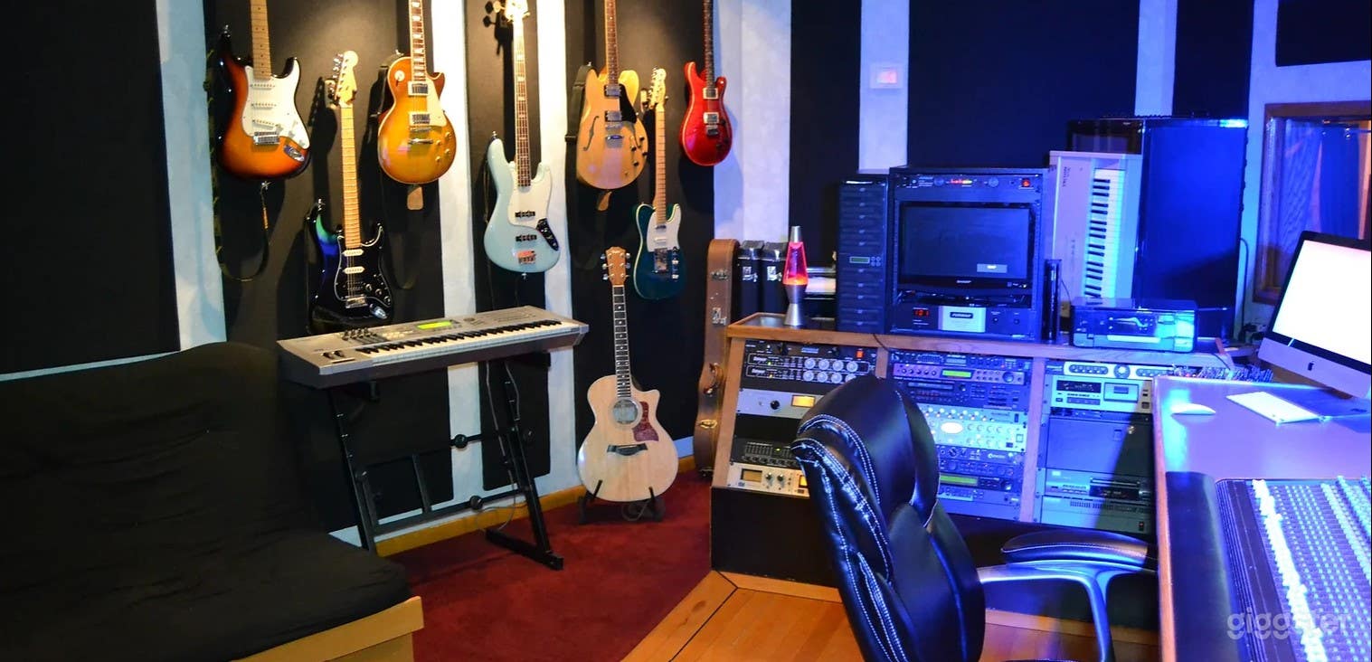 Super Hip and Modern Recording Studio in Oakland Park, FL Photo 2