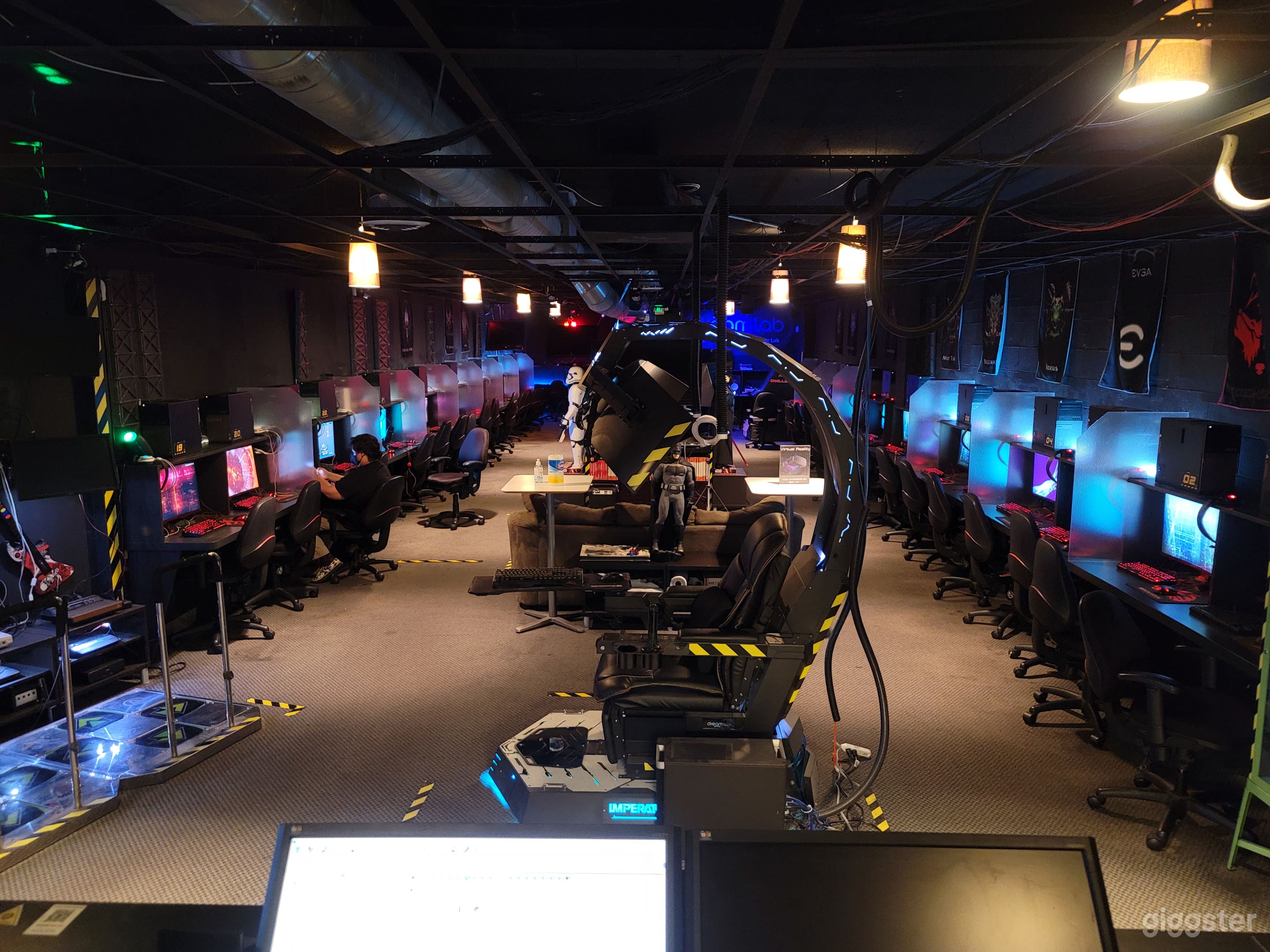 Esports Cafe / high tech command center  Photo 4
