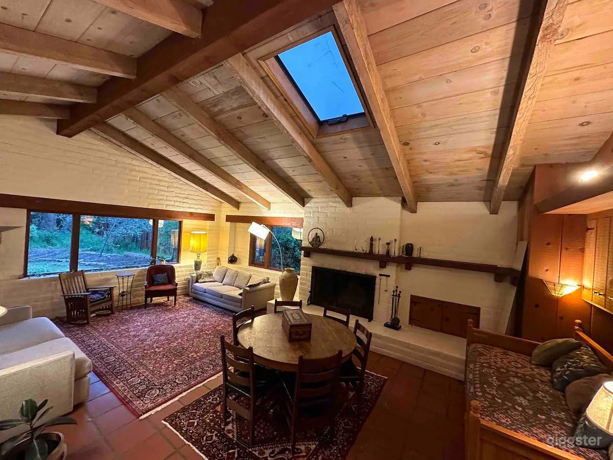 Quiet Farmhouse Retreat in the Heart of Palo Alto Photo 1