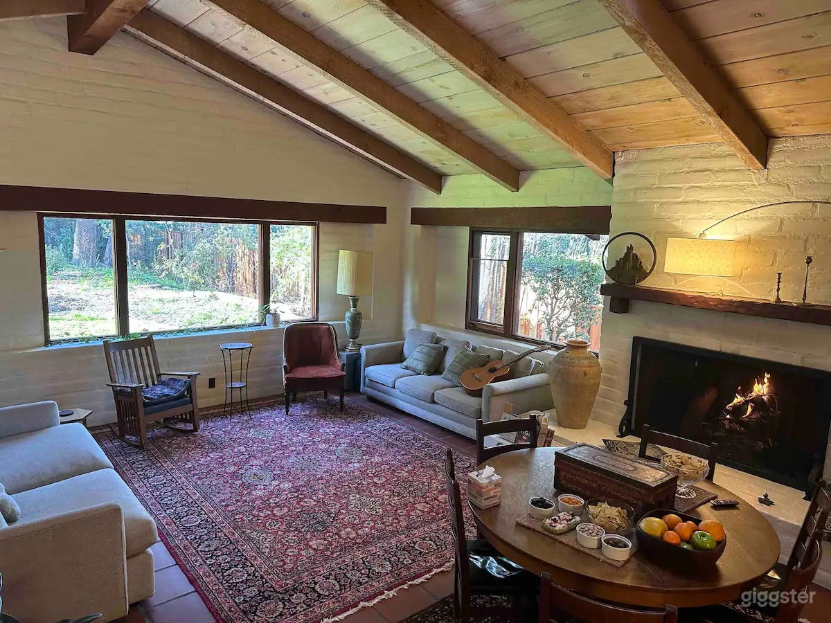 Quiet Farmhouse Retreat in the Heart of Palo Alto Photo 4