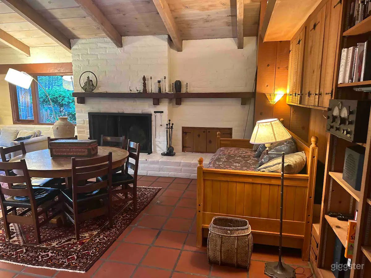 Quiet Farmhouse Retreat in the Heart of Palo Alto Photo 2