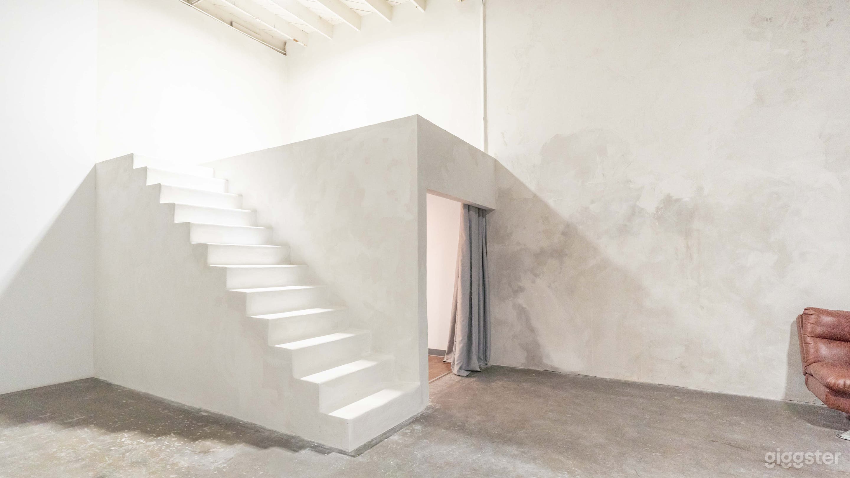 Photo Studio with CYC Wall Photo 3