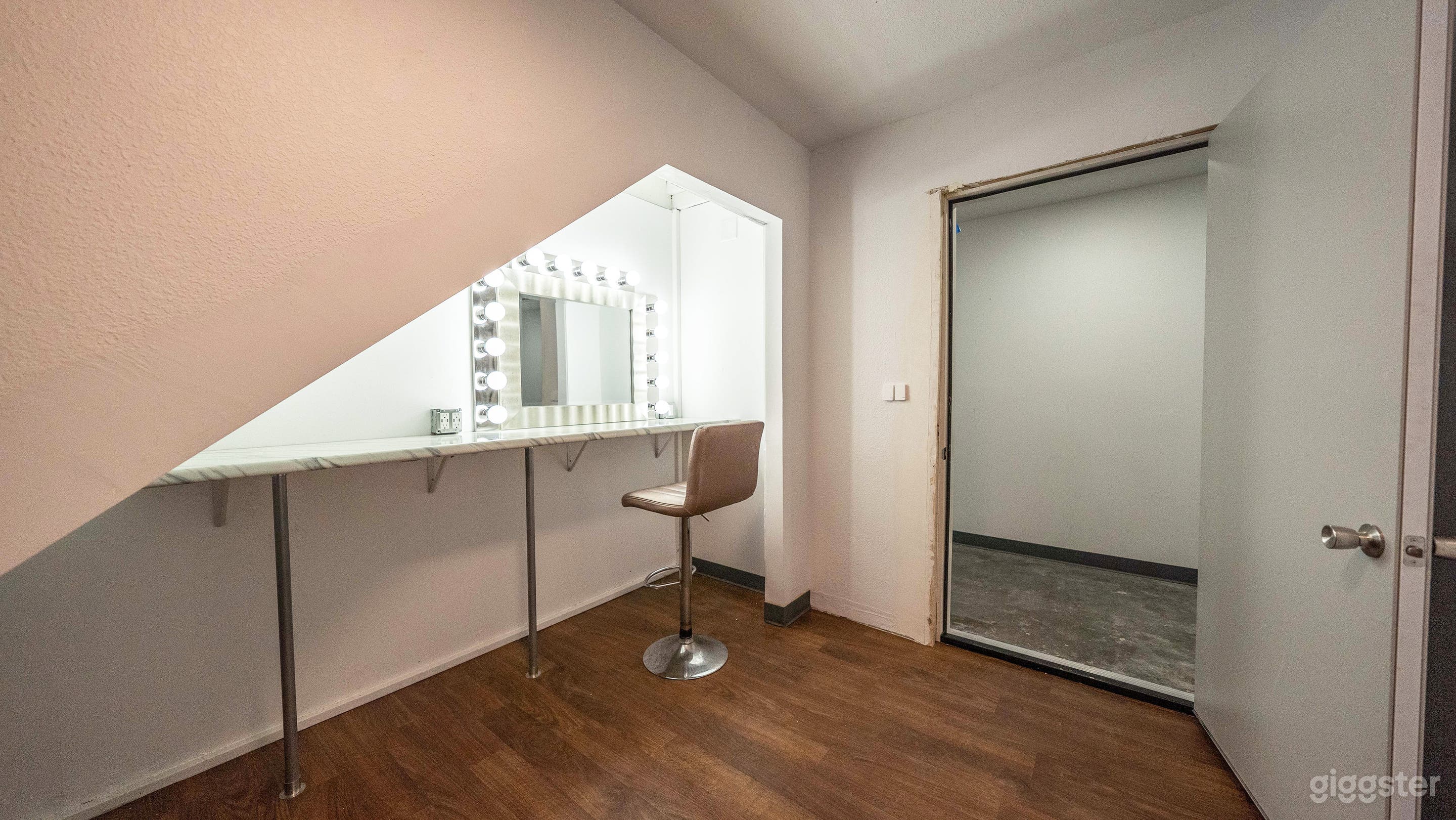 Photo Studio with CYC Wall Photo 2