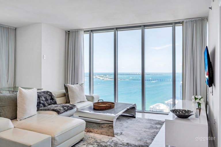  Penthouse de lujo en el piso 44 | Vistas al océano | 2 dormitorios / 2 baños 