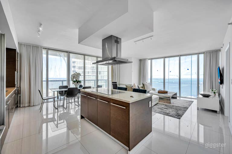  Penthouse de lujo en el piso 44 | Vistas al océano | 2 dormitorios / 2 baños 