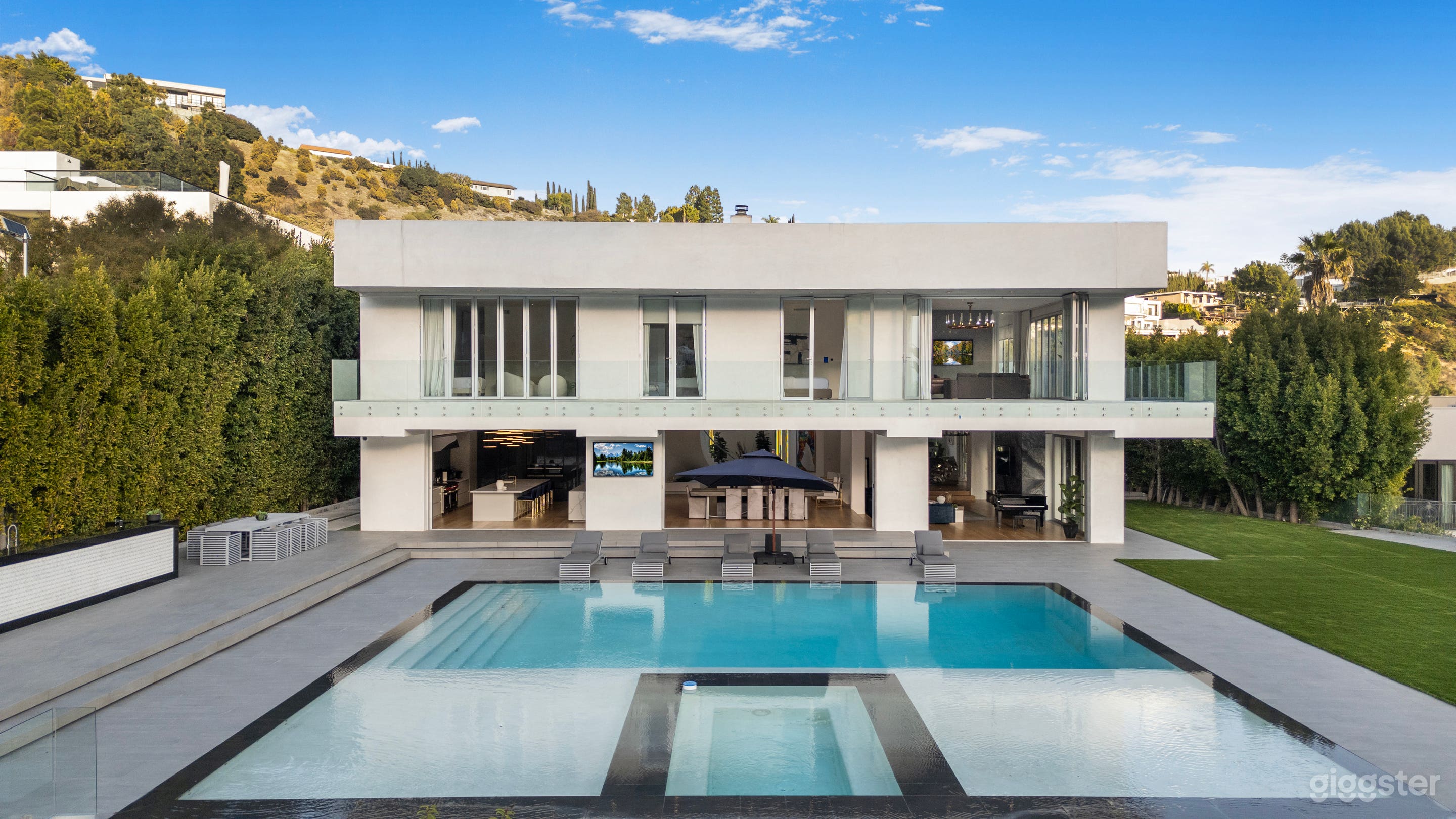 THE MOUNT OLYMPUS MODERN MYTH ESTATE Photo 2