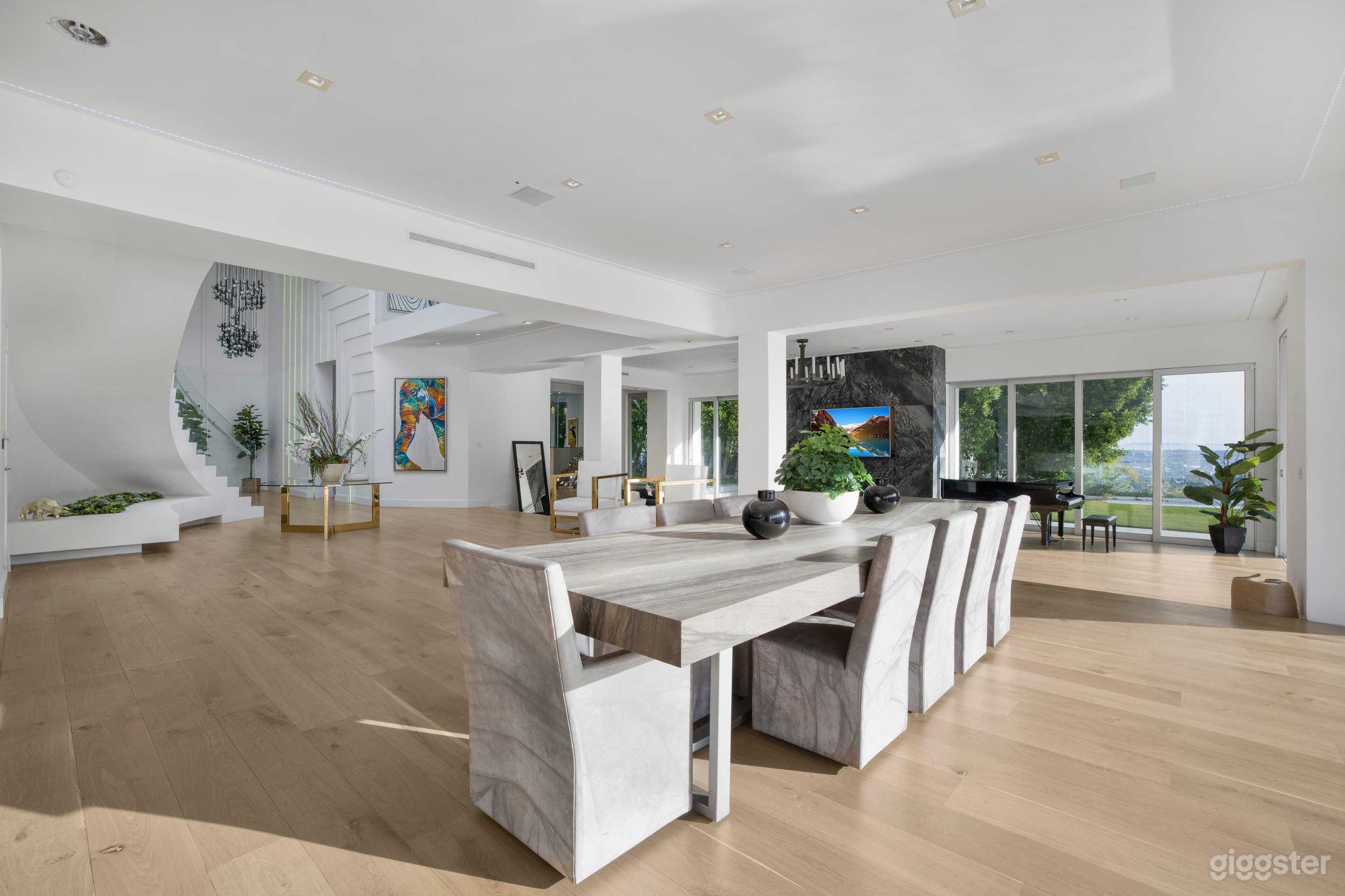 THE MOUNT OLYMPUS MODERN MYTH ESTATE Photo 4