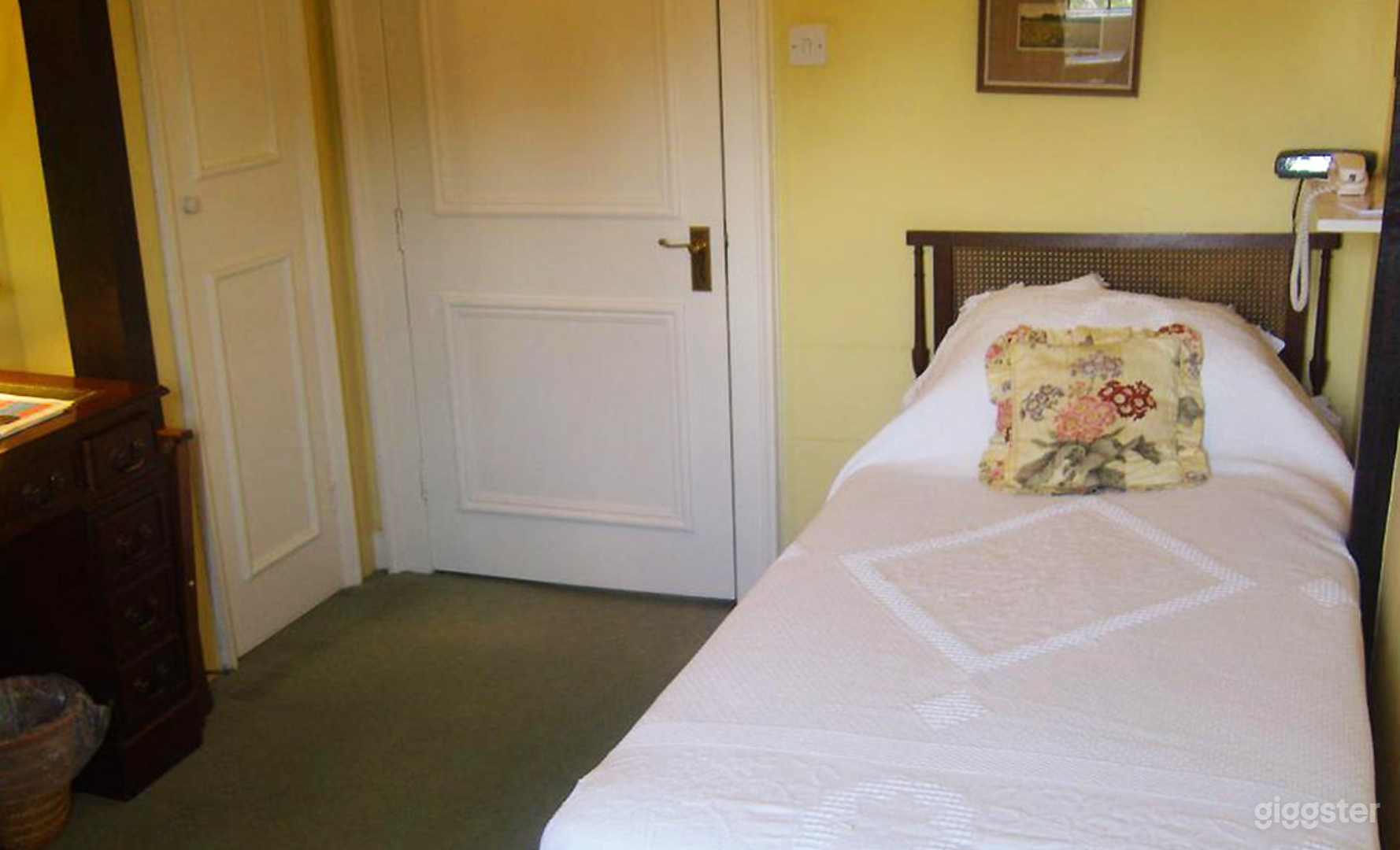 Standard Twin Bedroom for Staycation Photo 3