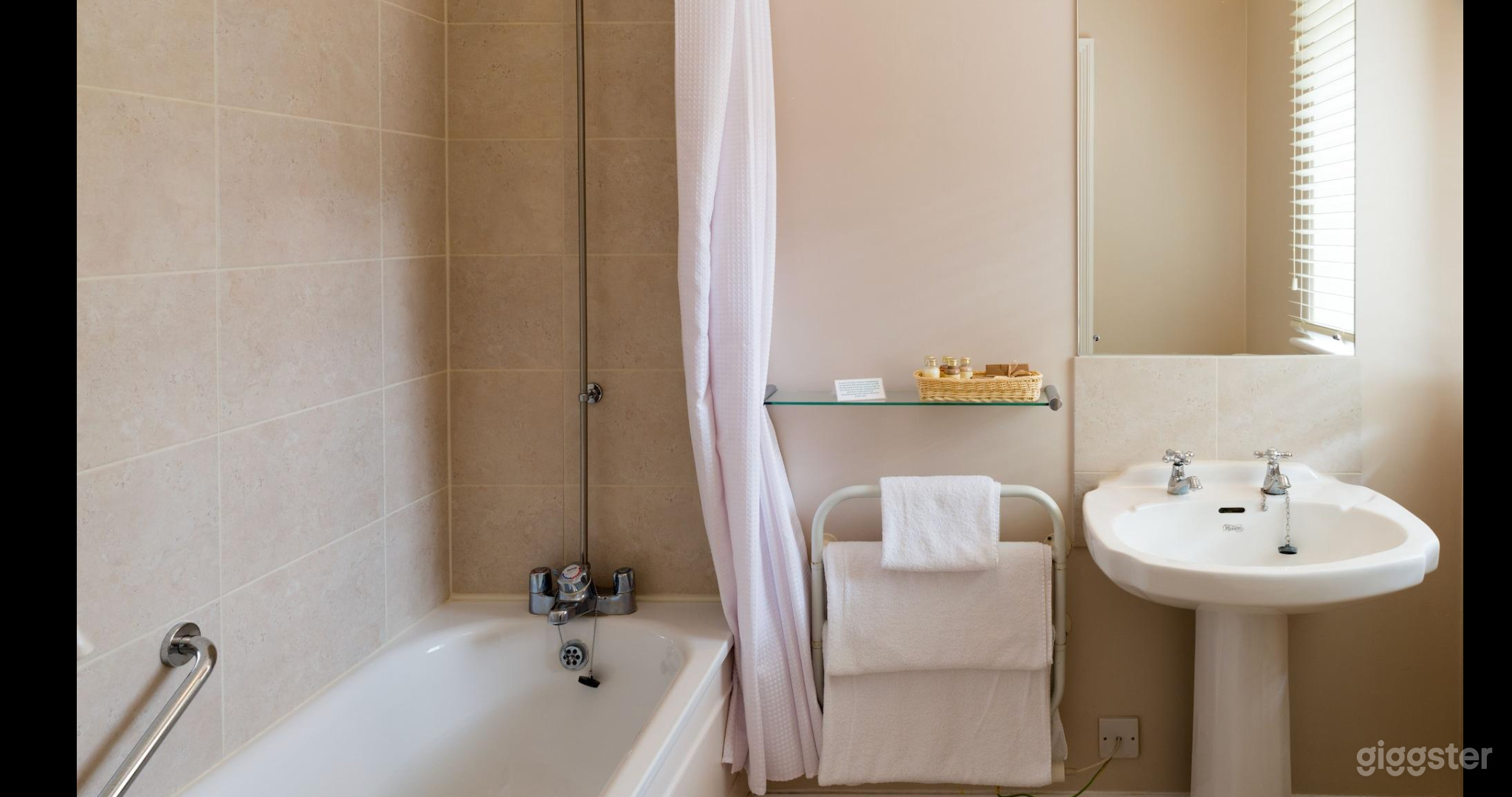 Standard Twin Bedroom for Staycation Photo 2