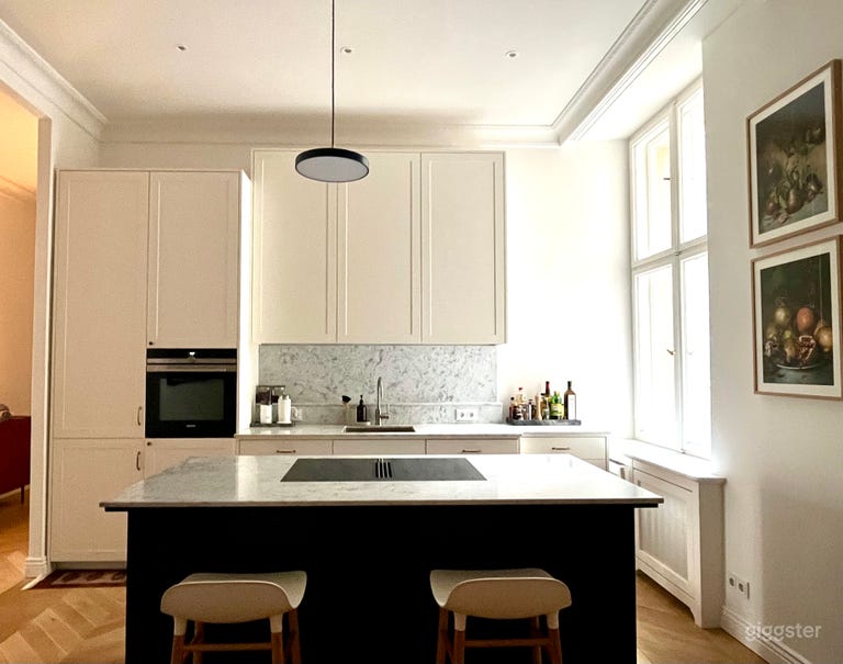  Bright Nordic Altbau Apartment in Berlin 