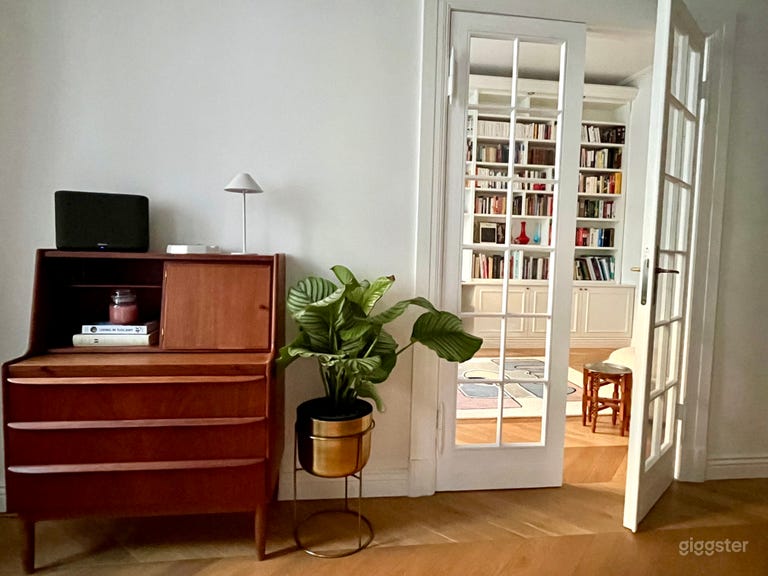  Bright Nordic Altbau Apartment in Berlin 