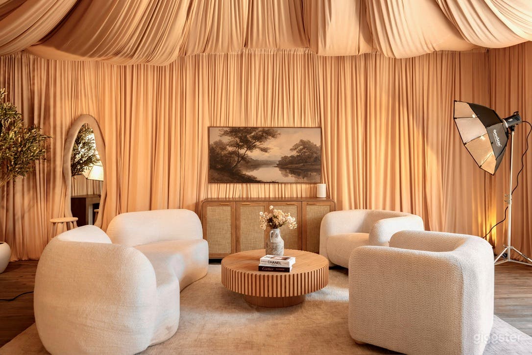 Austin Photo Studio with Cyclorama, Backdrops & Lounges Photo 3