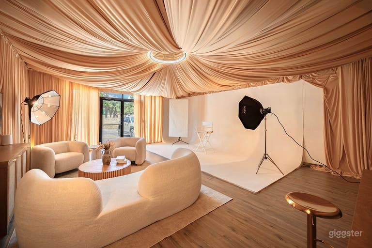  Austin Photo Studio with Cyclorama, Backdrops & Lounges 