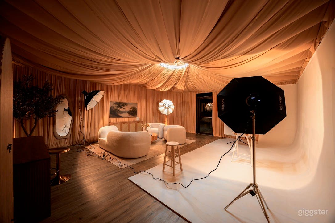 Austin Photo Studio with Cyclorama, Backdrops & Lounges Photo 4