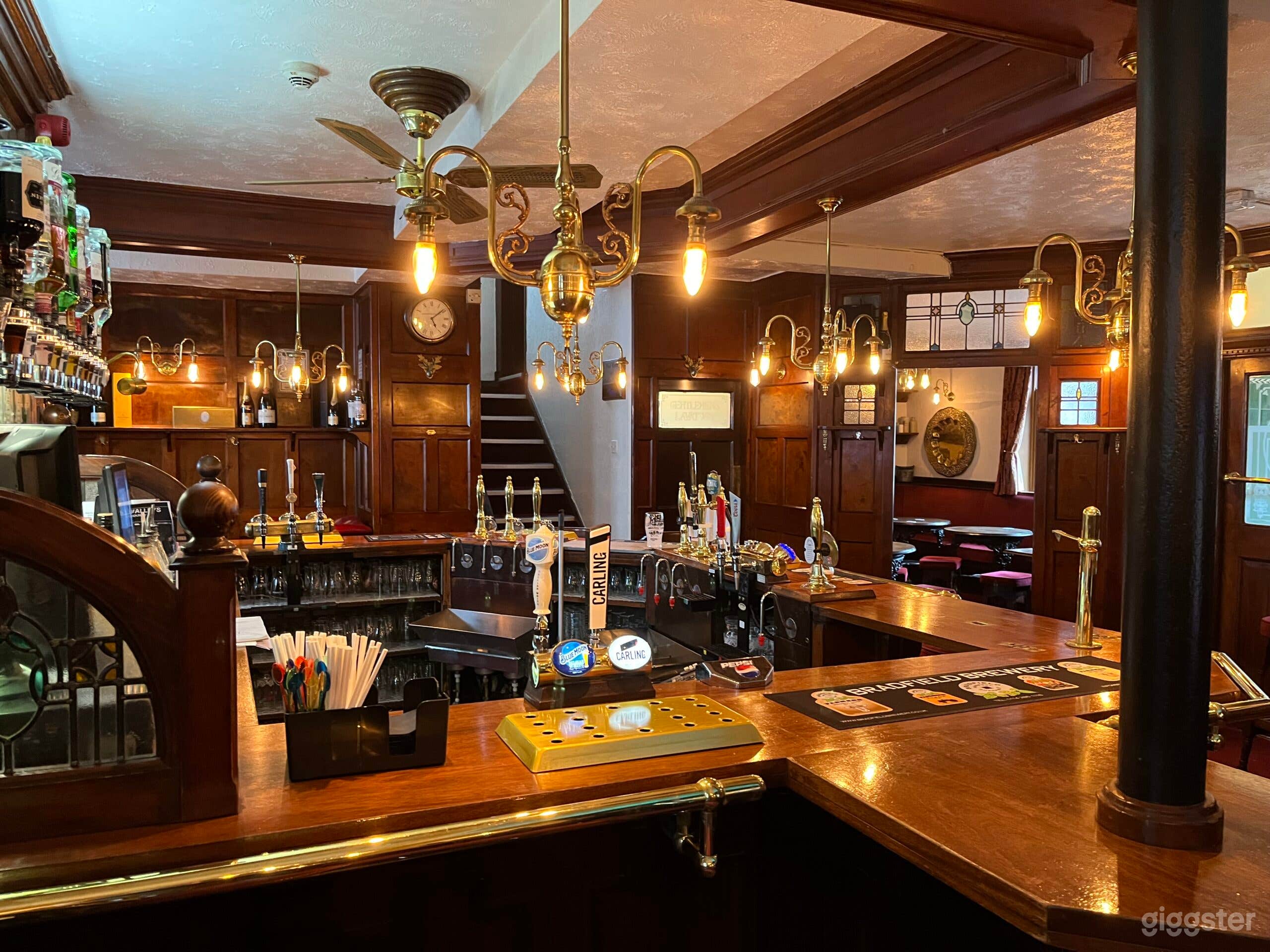 Historic, Stunning Pub Built in 1771 Photo 1